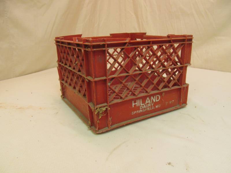 lot 24 image: Hiland milk crate