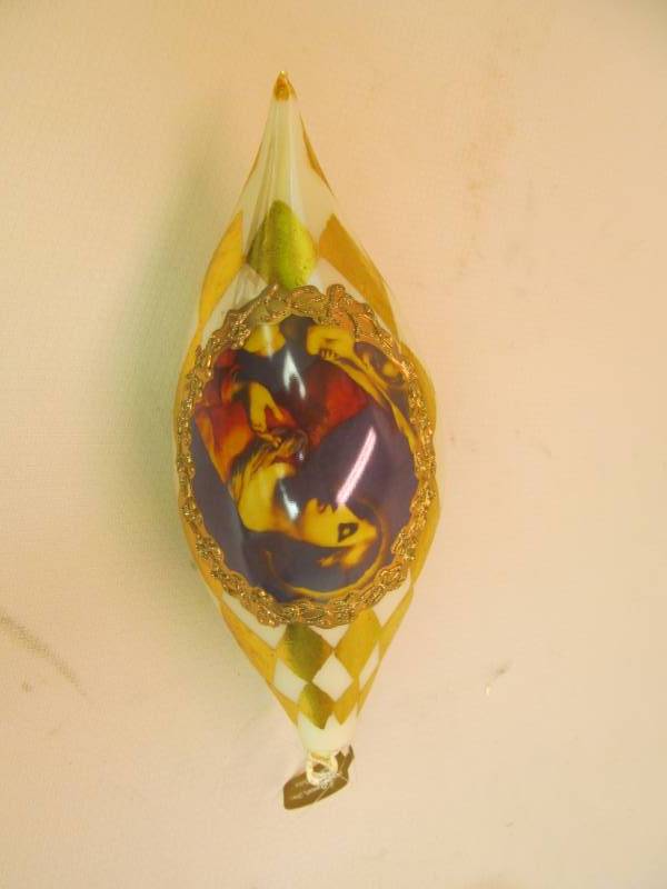 lot 26 image: vintage hand blown glass holiday ornament
