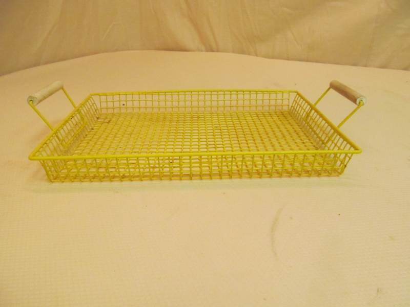 lot 29 image: vintage wire tray