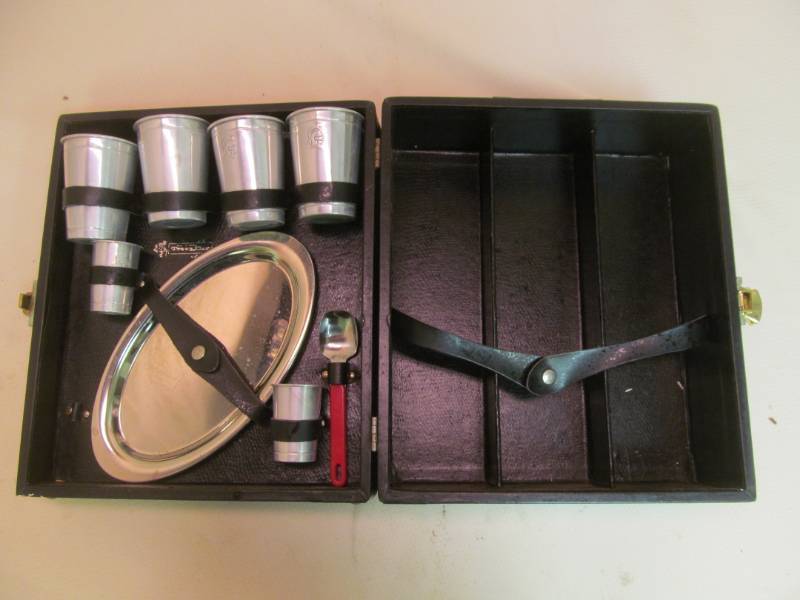lot 37 image: vintage traveling trip bar