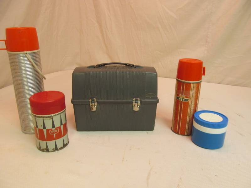lot 48 image: Lunch box ,Thermos