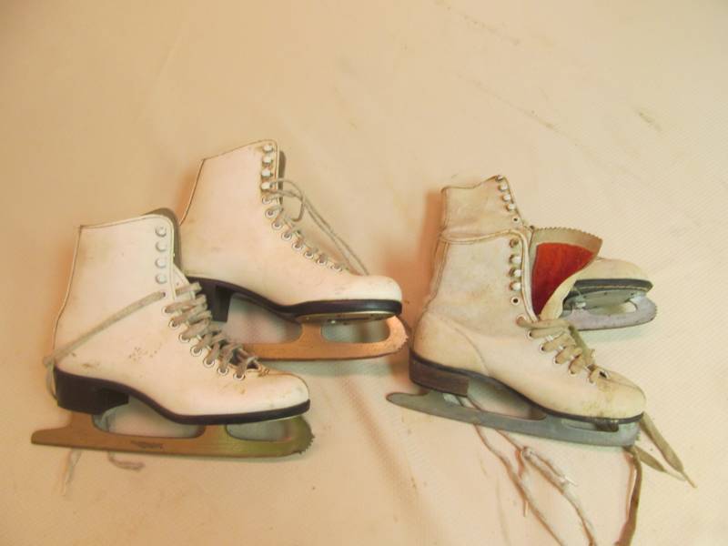 lot 51 image: ice skates