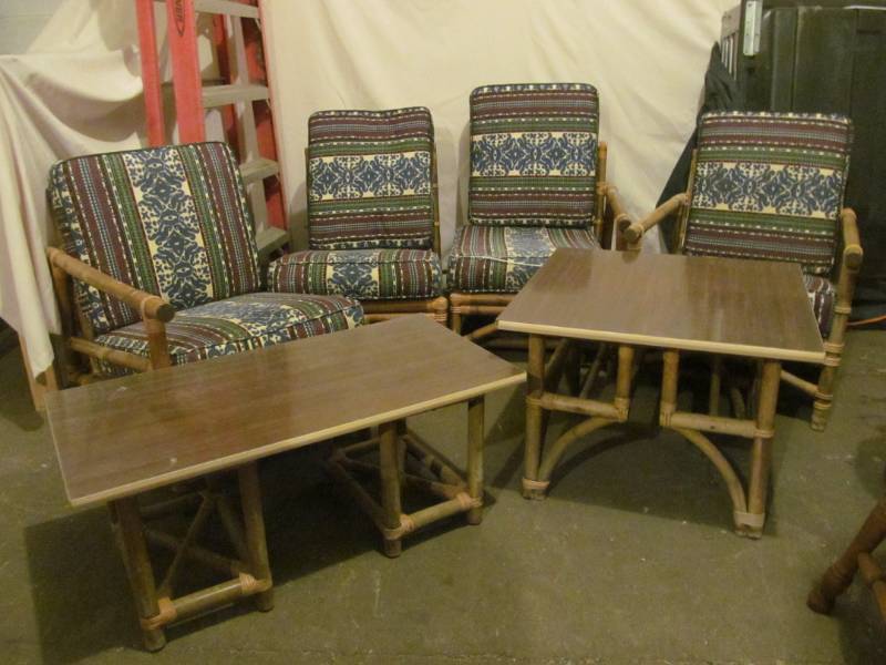 lot 60 image: modular patio set