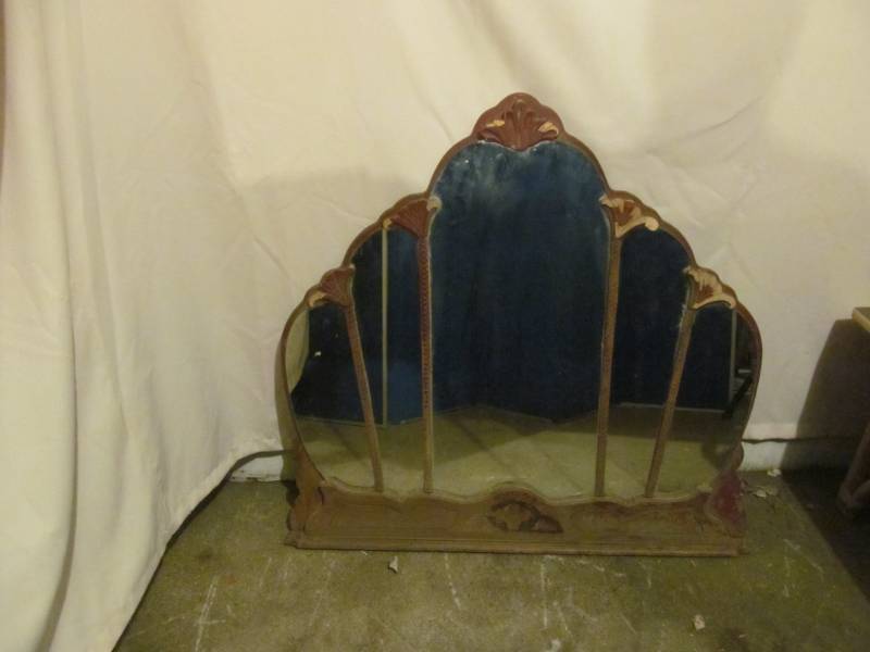 lot 70 image: antique dresser mirror