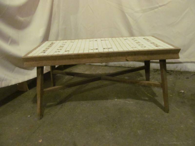 lot 62 image: coffee table