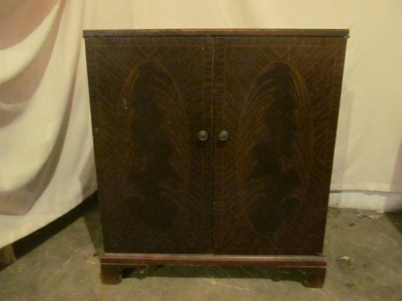 lot 67 image: vintage stereo cabinet