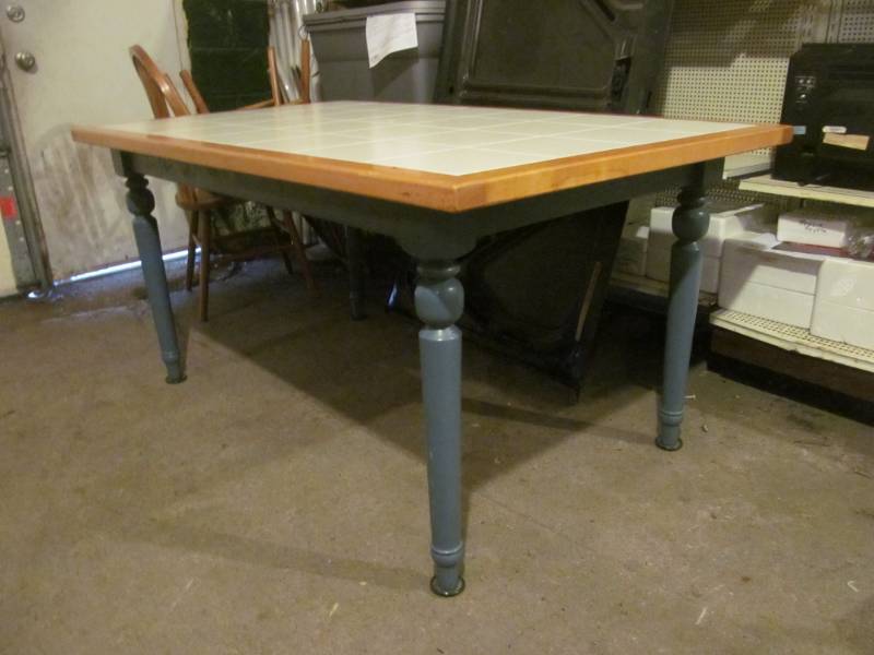 lot 73 image: kitchen table