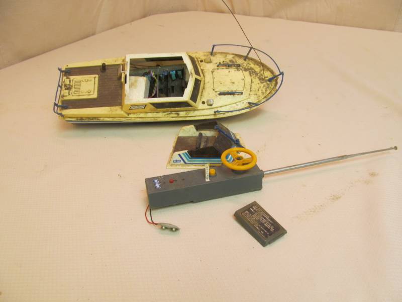 lot 78 image: Sun cruiser boat