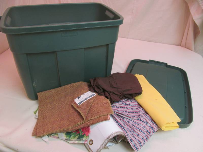 lot 79 image: Rubbermaid  tote, material