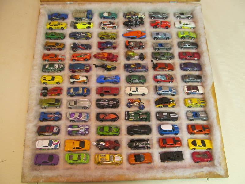 lot 116 image: display case, die cast cars
