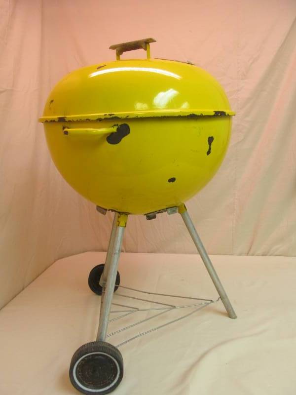 lot 63 image: Vintage Weber Stephen Products BBQ grill