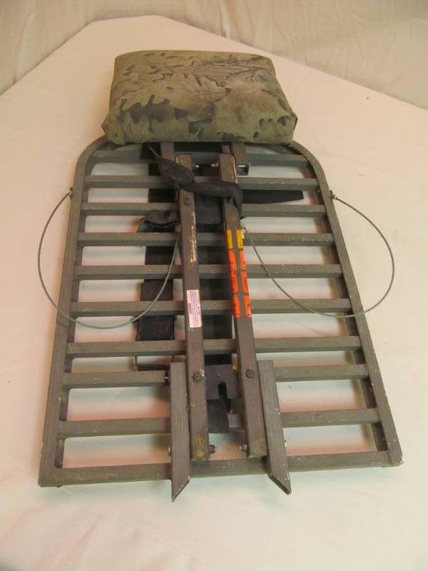 lot 127 image: deer stand
