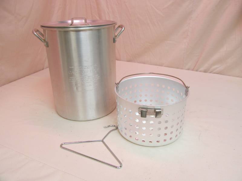 lot 135 image: turkey fryer