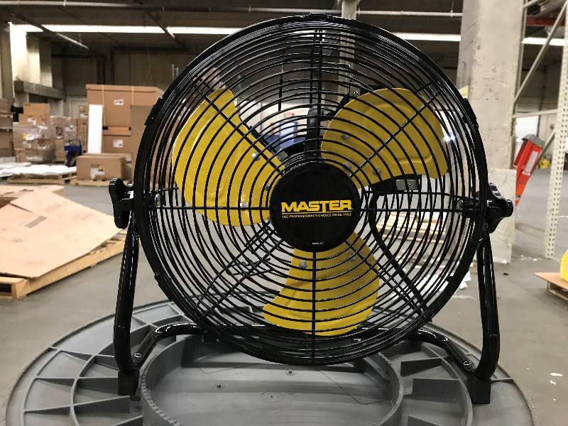 lot 81 image: Master 12 Professional High Velocity Direct Drive Floor Fan