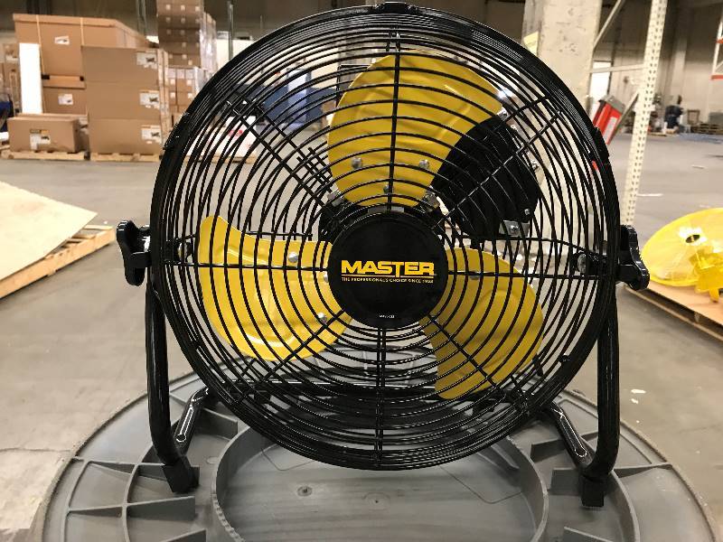 lot 82 image: Master 12 Professional High Velocity Direct Drive Floor Fan