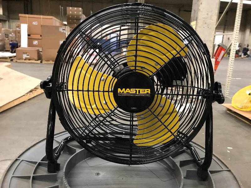 lot 83 image: Master 12 Professional High Velocity Direct Drive Floor Fan
