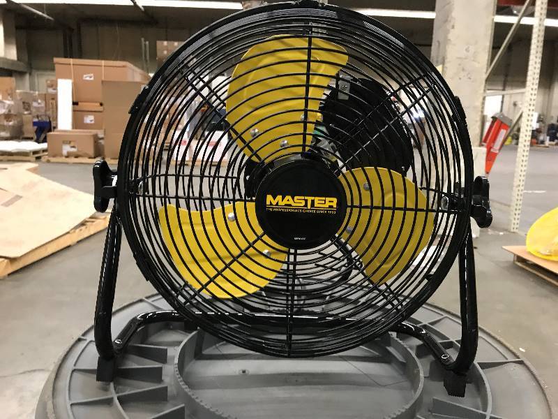 lot 98 image: Master 12 Professional High Velocity Direct Drive Floor Fan