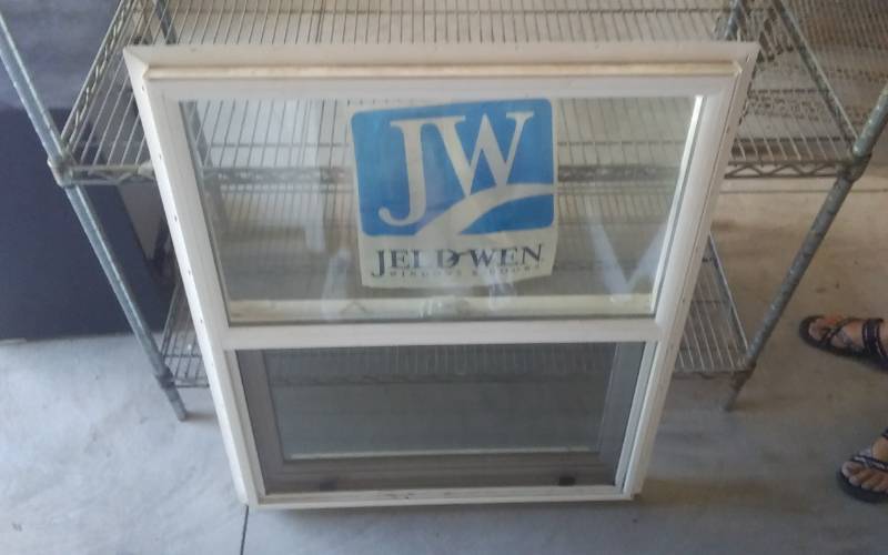 lot 7 image: NEW Jeldwen Window 30x36