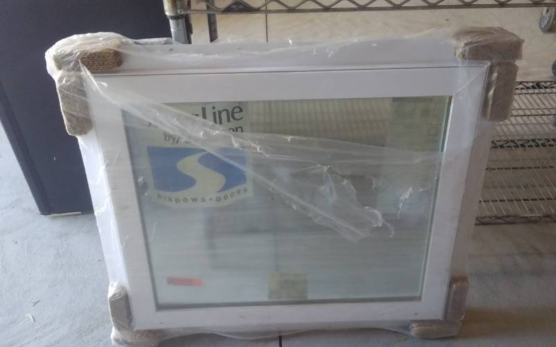 lot 8 image: NEW Andersen Window 27-38 x 23-14