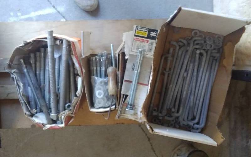 lot 21 image: Lot Of Assorted Concrete Anchors