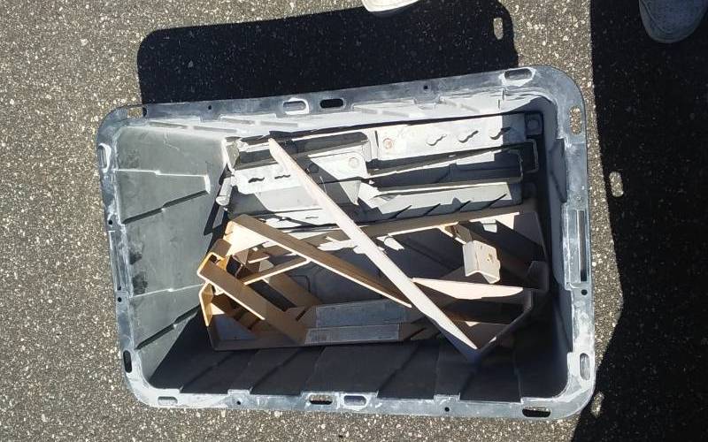 lot 33 image: Tub Of Roof Jacks