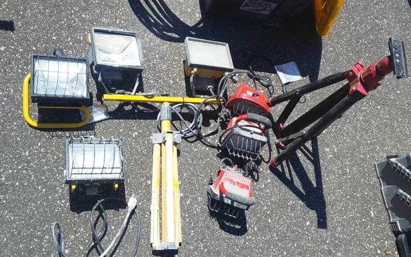 lot 40 image: Assorted Work Lights & Stands
