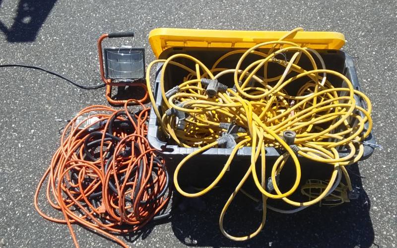 lot 48 image: Trouble Lights, Work Lights, Extension Cords - Includes Bin With Lid