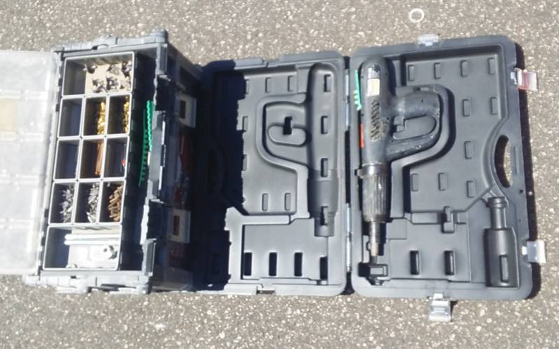 lot 52 image: Simpson 10-Shot Nailer With Nails, Pins & Powerloads
