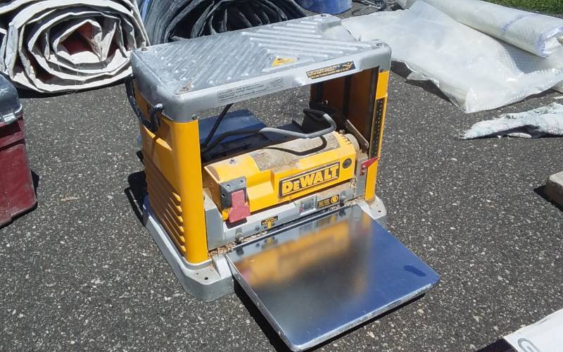 lot 61 image: Dewalt Planer