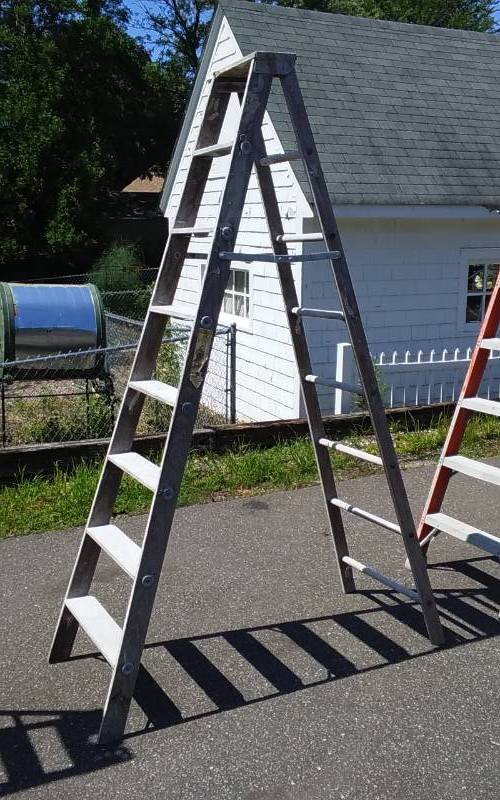 Holland Mfg 8 Ft Wood Ladder 