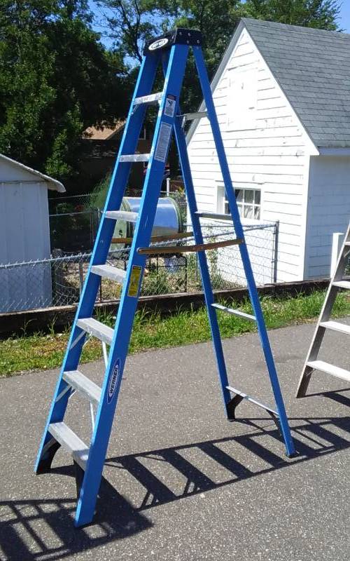 lot 73 image: Werner 8 Ft 250 Lb Ladder