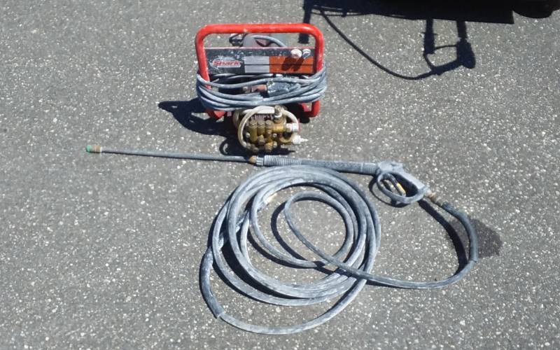 lot 81 image: Shark 1000 psi Electric Pressure Washer
