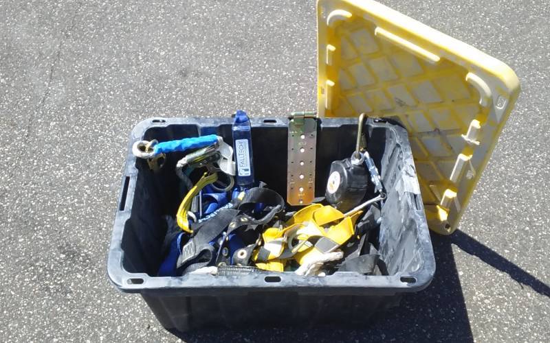 lot 82 image: Safety Harnesses & Ropes (Includes Bin With Lid)