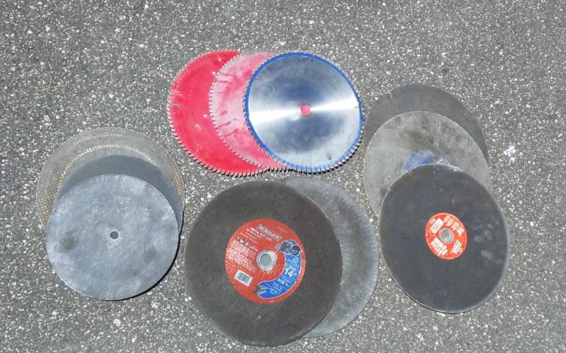 lot 88 image: Assorted Saw Blades & Cut Off Wheels