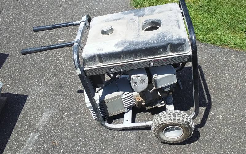lot 107 image: Coleman Power Mate 6875 5500 Watt Generator - For Parts - Runs But Motor Mounts Are Busted