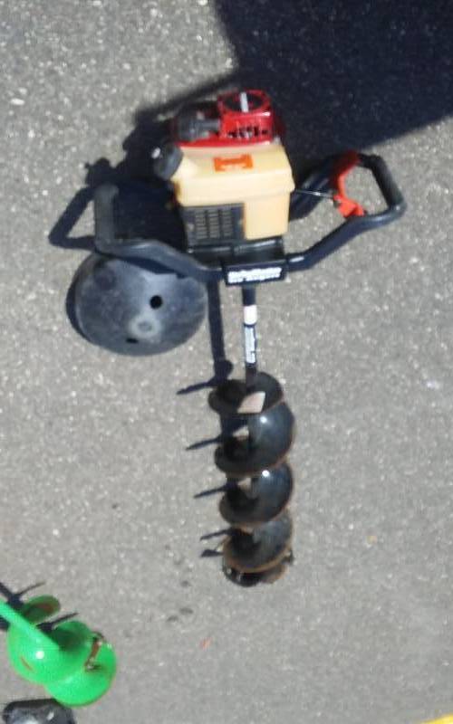 lot 115 image: Strike Master Tecumseh Power Ice Auger - Works