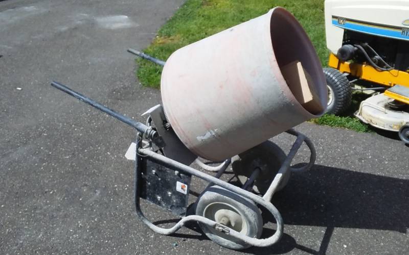lot 121 image: Kushlan 2-Bag Electric Portable Cement Mixer