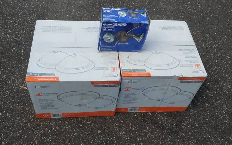 lot 124 image: NEW Light Fixtures