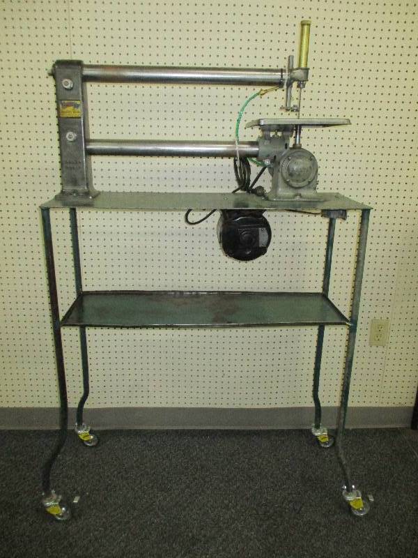 lot 2 image: First Year Scroll Saw made by 1936 DELTA