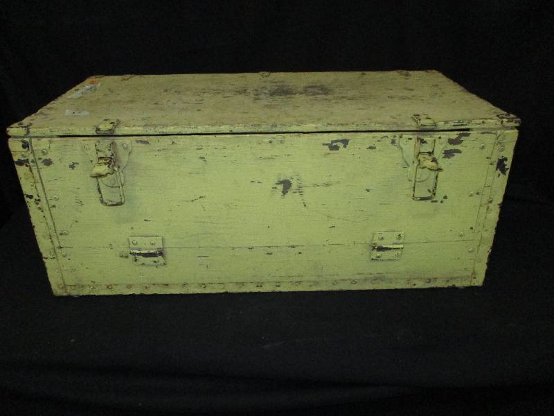 lot 9 image: AntiqueWood Trunk