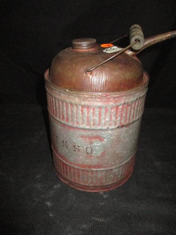 lot 26 image: Vintage 1 Gallon Esso Can
