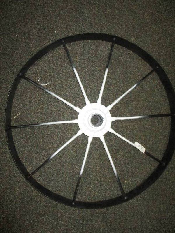 lot 33 image: 32 Wagon Wheel
