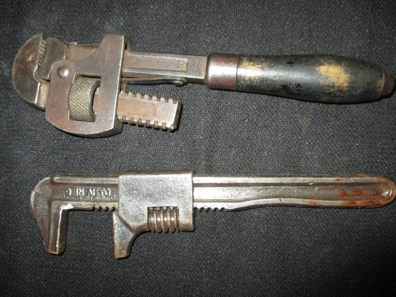 lot 39 image: 10 Pexto Pipe Wrench and 9 Automatic Monkey Wrench