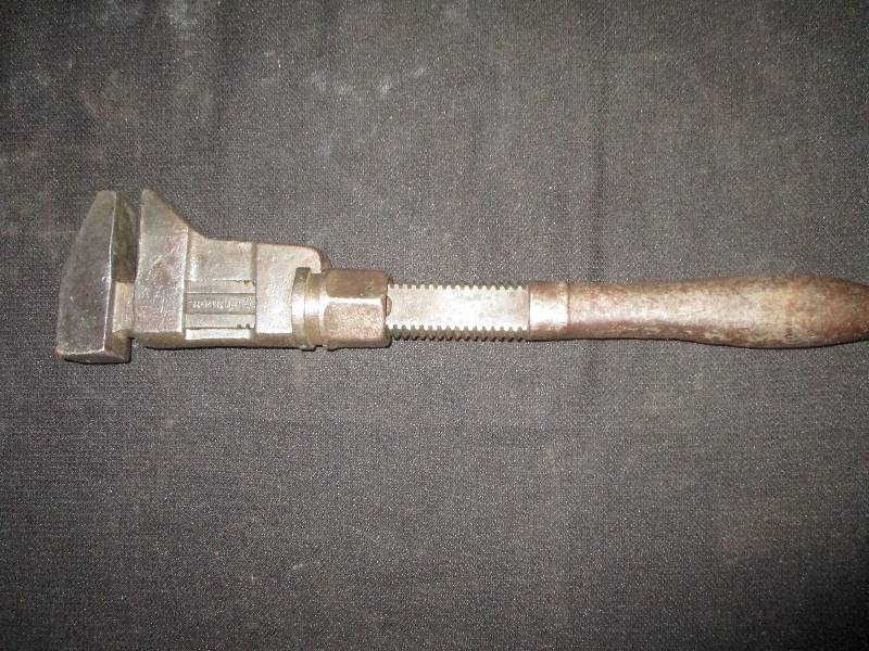 lot 40 image: 16 Bemis Soo Line Monkey Wrench