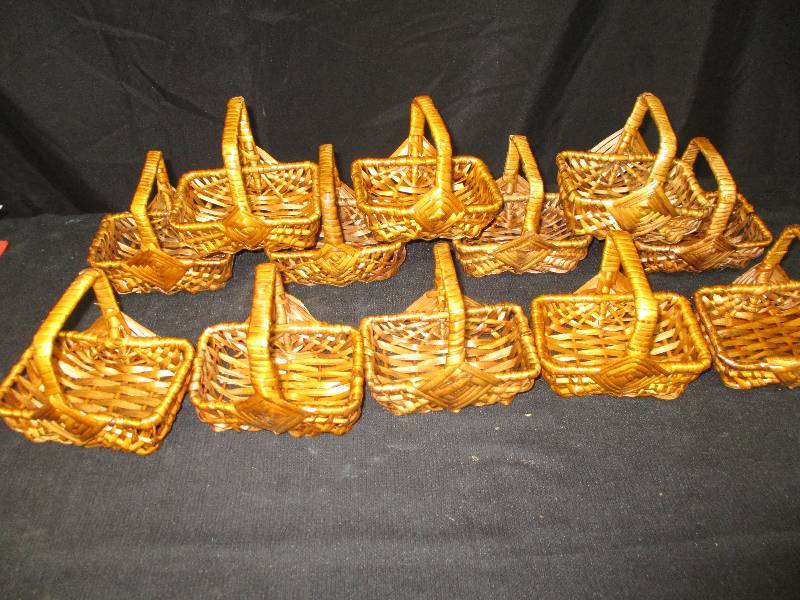 lot 45 image: 12 Smuckers Baskets New in Box