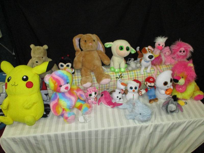 lot 74 image: Nice Clean Stuffed Animals