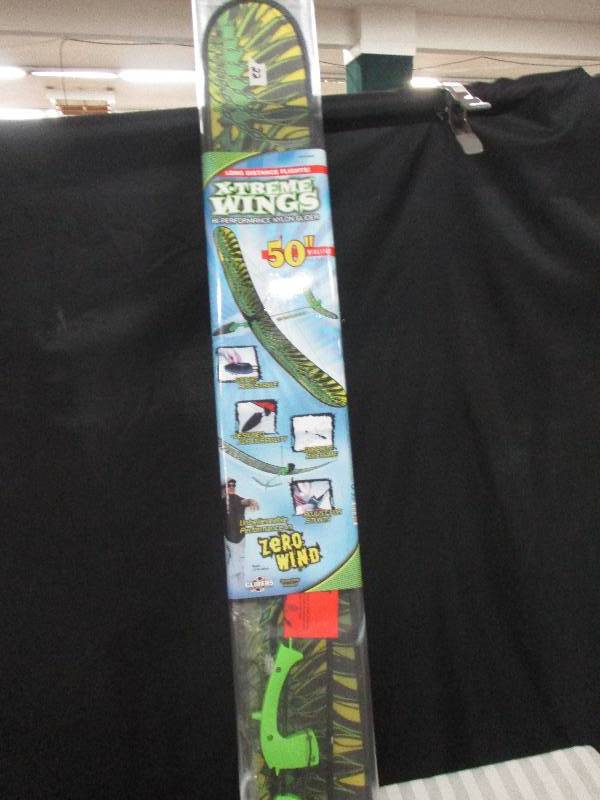 lot 75 image: LARGE Extreme Wings Kite