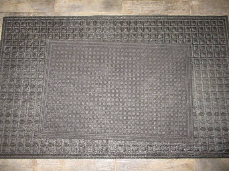 lot 76 image: 2 Nice Rugs