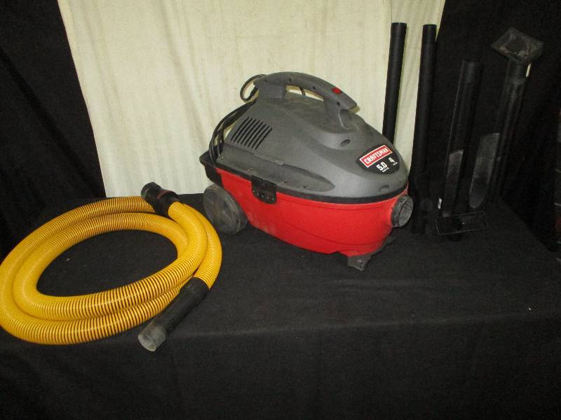 lot 78 image: Craftsman 4 Gallon Portable WetDry Vac