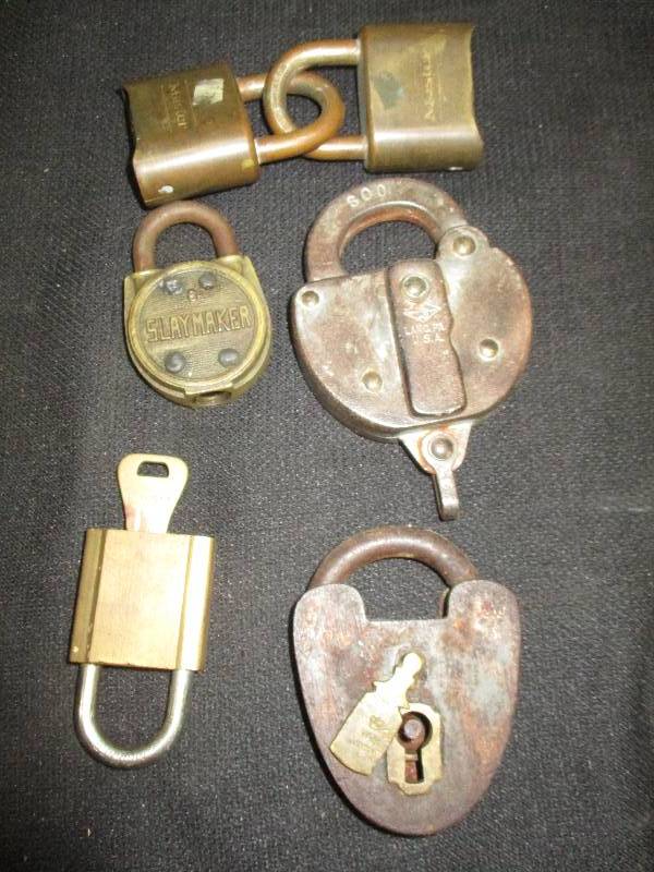 lot 129 image: Old Padlocks some brass one old SOO Line Railrood Padlock